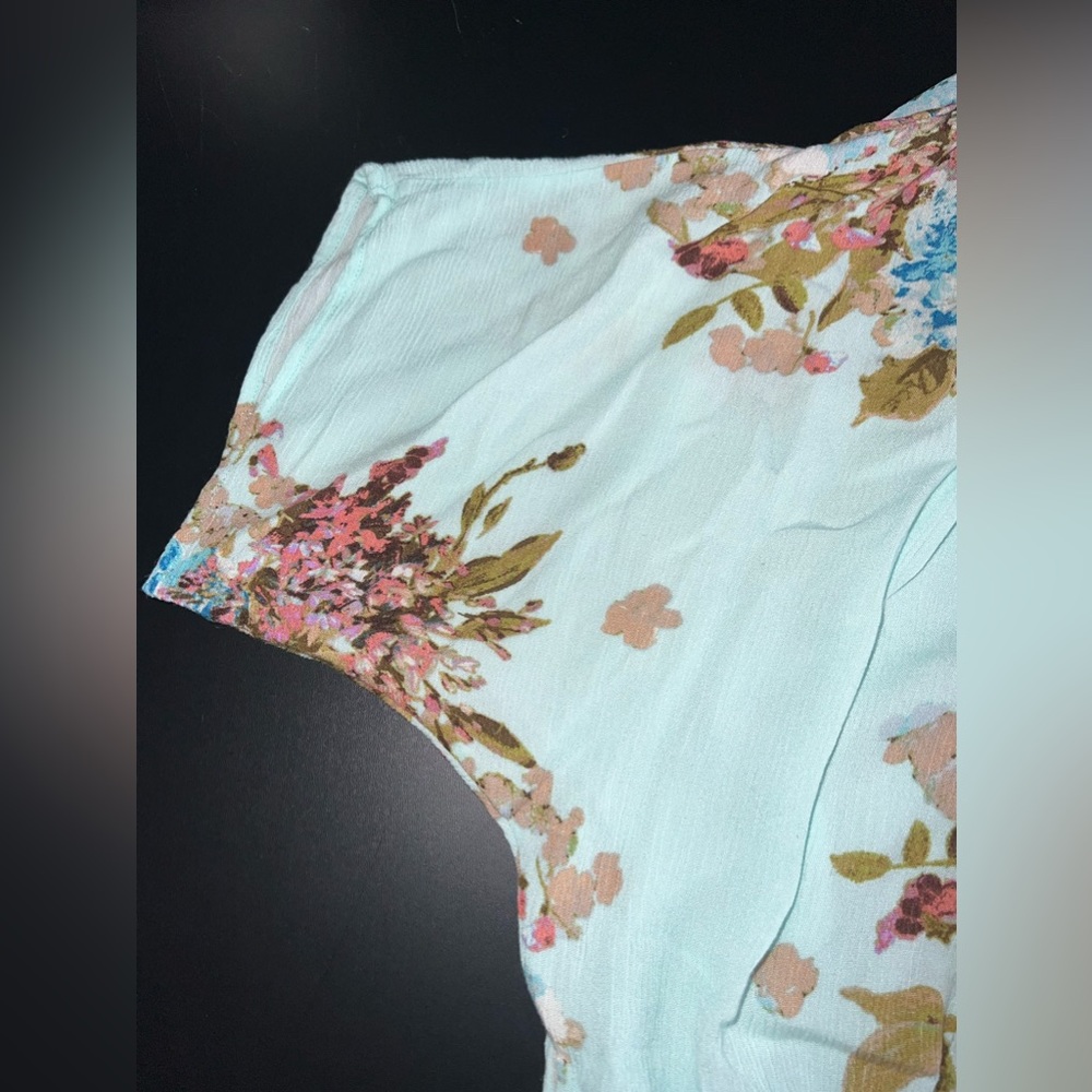 White Birch Blue Floral V-Neck Tie Back Romper Size Large EUC - Picture 5 of 6